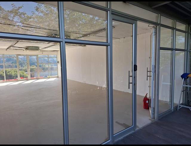 BUSINESS PROPERTY TO RENT IN LYNNWOOD MANOR